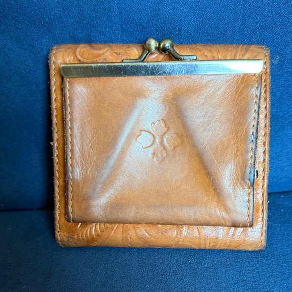 Patricia Nash Handbags - Patricia Nash Tan Leather Kiss-Lock Coin Wallet
